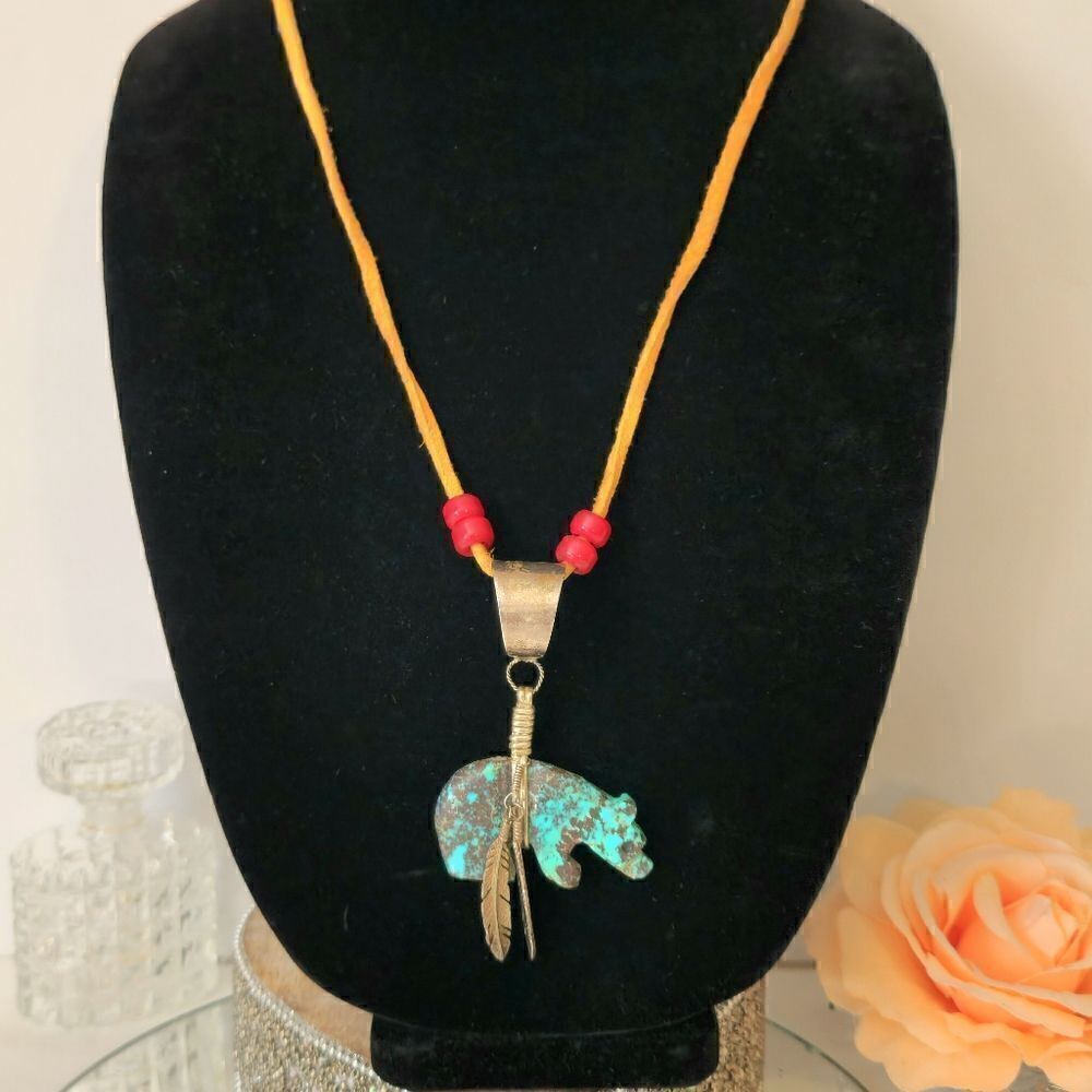Vintage Native Zuni carved turquoise sterling bear feather pendant - Picture 2 of 10